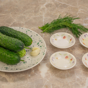 Добавьте это в пакет – и через 3 часа получатся хрустящие и вкусные малосольные огурцы